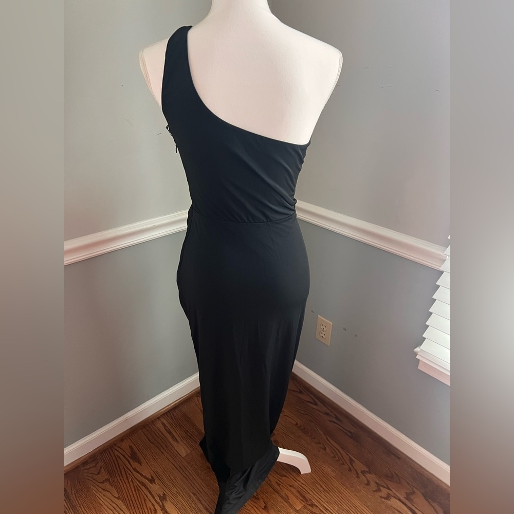 NWT Superdown Erla Cutout one shoulder Maxi Dress – Black, Size Medium - Picture 9 of 10